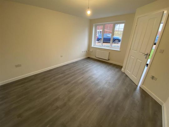 3 bedroom semi-detached house to rent - Photo 1