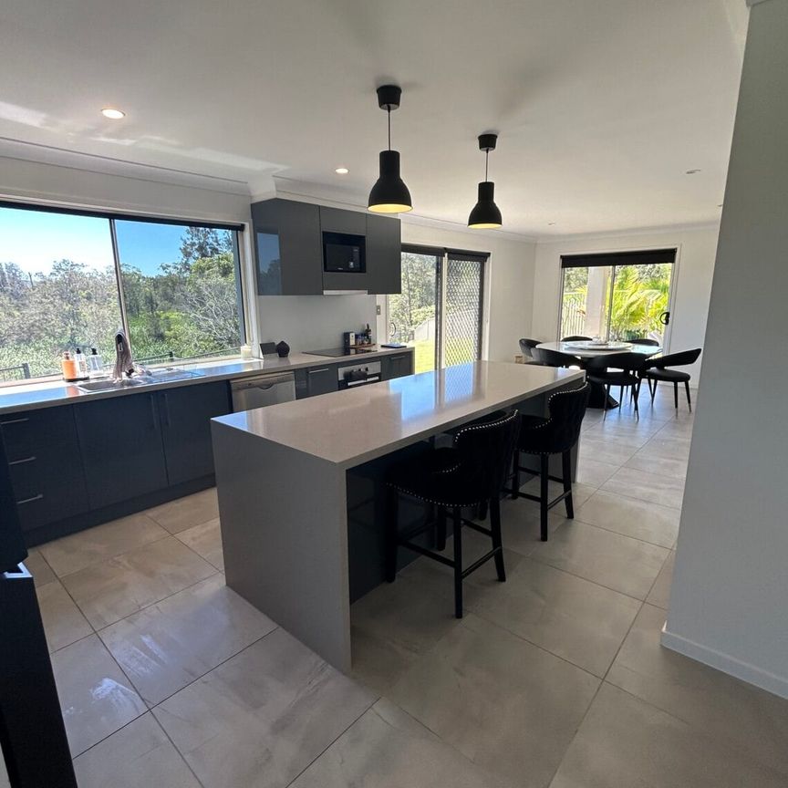 Shared large house, backing onto a bird nature reserve. - Photo 1