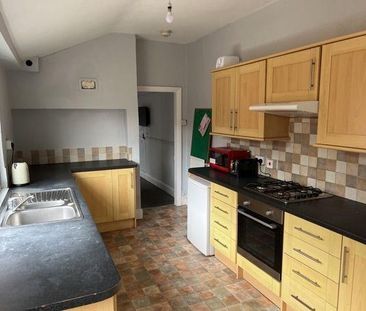 4 bedroom terraced house to rent - Photo 5