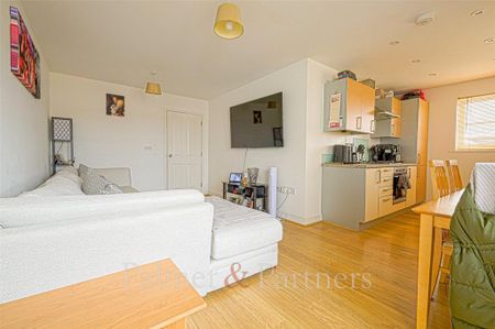 3 bedroom apartment to rent - Photo 5