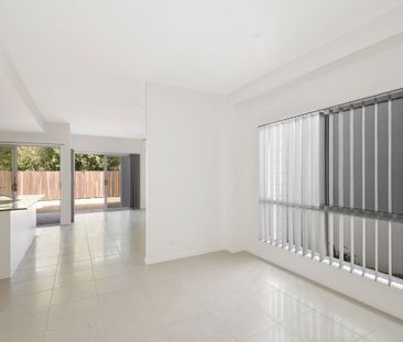 Lovely Four Bedroom home Sunshine Cove Estate - Photo 2