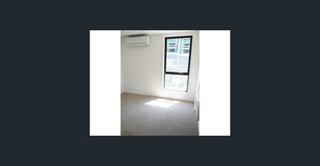 Luxury Townhouse Close To Everything - Photo 3