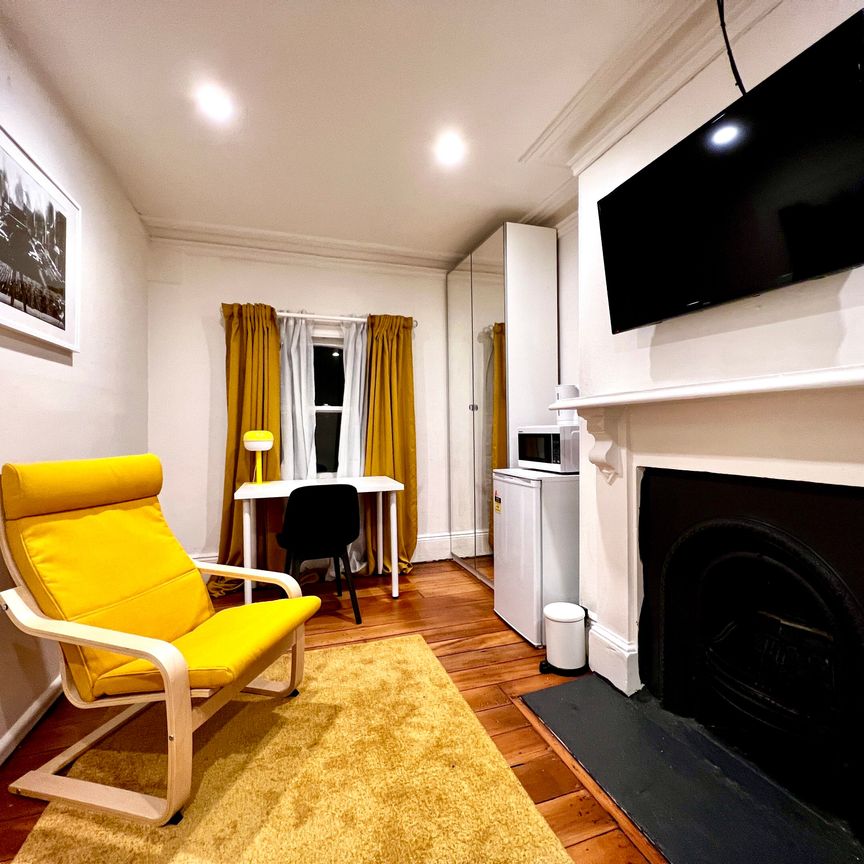 Redfern - Photo 1