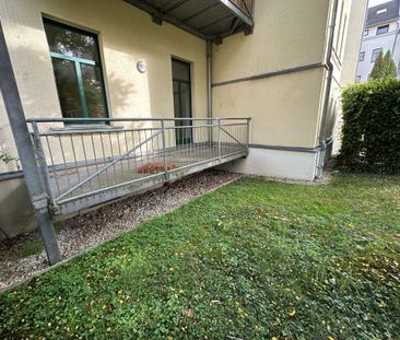 Parkett -geräumige Zimmer - großer Balkon an der Küche ! - Foto 2