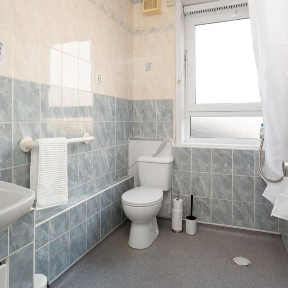 2 Bed Semi-Detached House, Lochend Gardens, EH7 - Photo 1