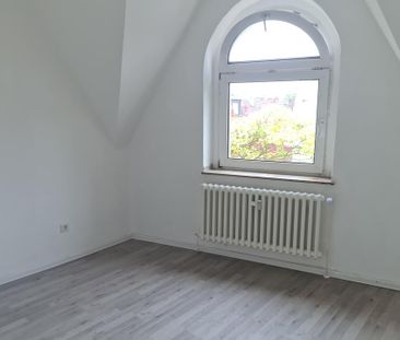 Gepflegte 4-Zimmer-Dachgeschosswohnung zu vermieten! 1Nettokaltmiet... - Photo 1