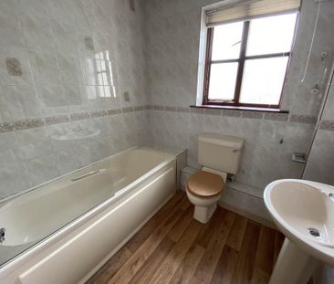 3 bedroom terraced house to rent - Photo 6