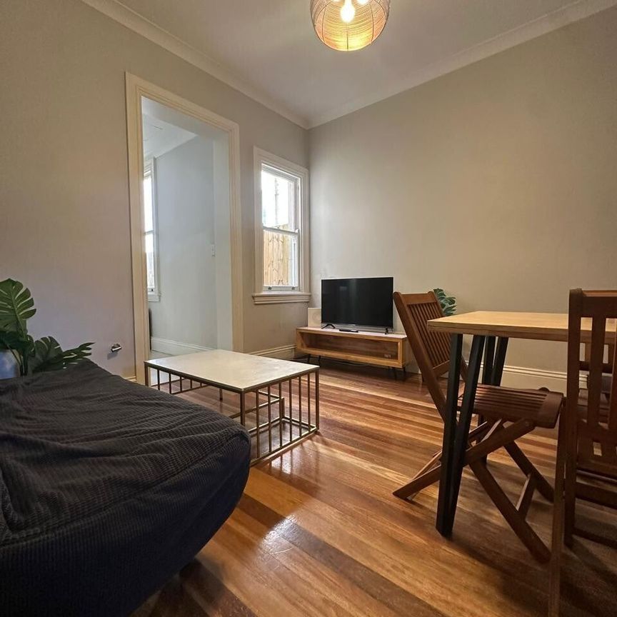 Redfern - Photo 1