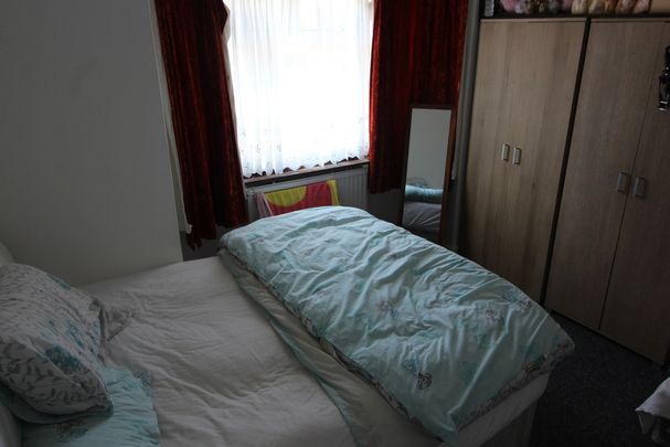 Yeading Lane, Hayes - Photo 1