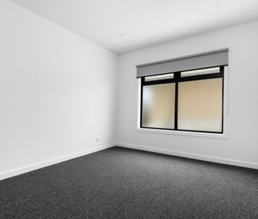 Contemporary Coastal Perfection - Photo 1