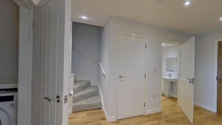 3 bedroom flat to rent - Photo 3