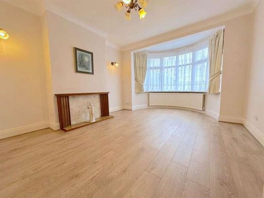 Madeira Road, London, N13 - Photo 1