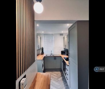 1 bedroom in a house share to rent - Photo 6