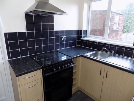 3 bedroom semi-detached house to rent - Photo 3