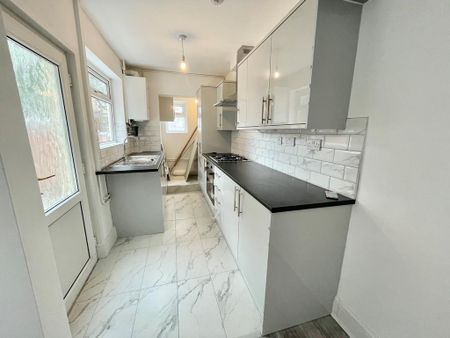 2 bedroom terraced house to rent - Photo 5