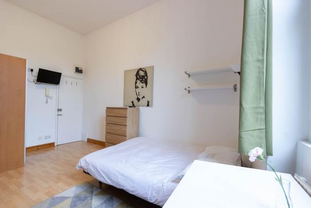 Flat 06 West Cromwell Road, Earls Court SW5 9QL - Photo 1