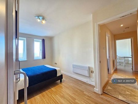 2 bedroom flat to rent - Photo 4