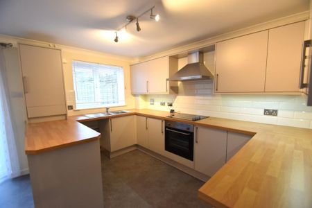 3 bedroom semi-detached house to rent - Photo 4