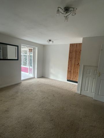 3 Bed Semi-Detached House, Rowans Crescent, NG6 - Photo 2