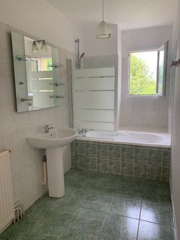 Location Appartement 3 pièces 82m² - Photo 4