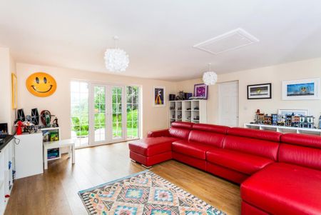 4 bedroom detached house to rent - Photo 2