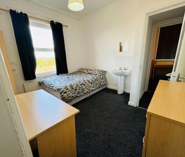 6 bedroom semi-detached house to rent - Photo 2