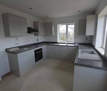 3 bedroom detached bungalow to rent - Photo 2
