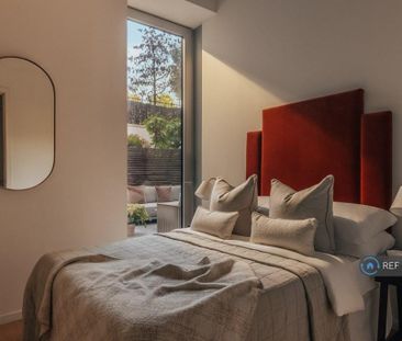 3 bedroom flat to rent - Photo 3