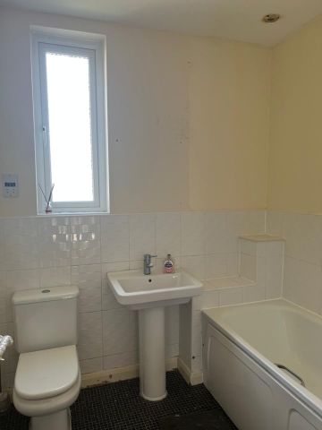 Room in a Shared House, Commonwealth Avenue, M11 - Photo 3