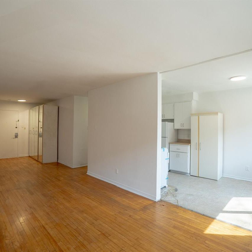 1 Bed 1 Bath - 575 32e Avenue, Lachine - Photo 1