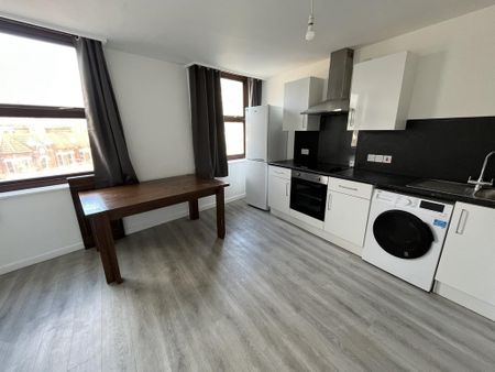 3 bedroom flat to rent - Photo 5