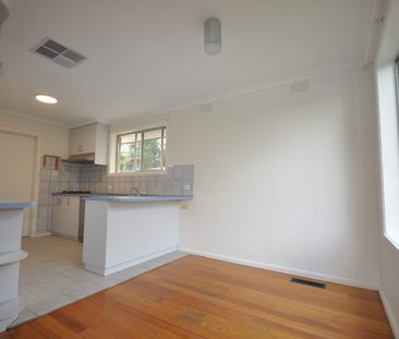 Spacious 3-Bedroom Home in a Prime Greensborough Location - Photo 2