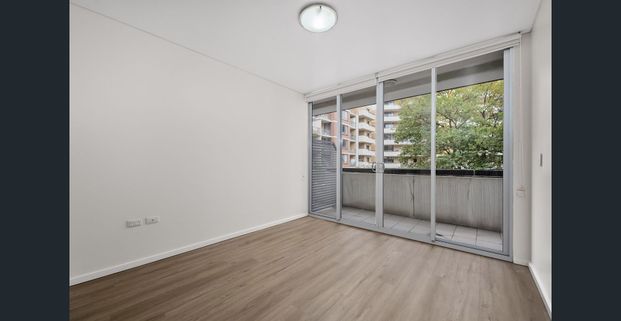 2 Bedroom Apartment - 25% below market rent - Photo 1