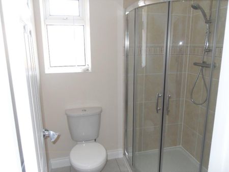 2 bedroom ground floor maisonette to rent - Photo 2