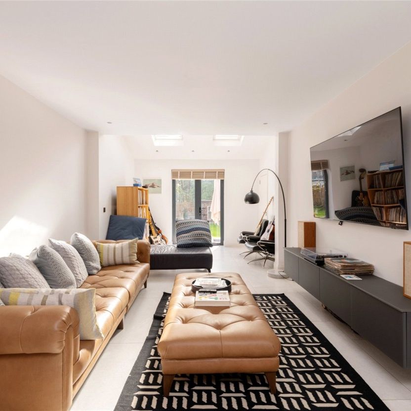 Mowbray Road, HA8, London - Photo 1