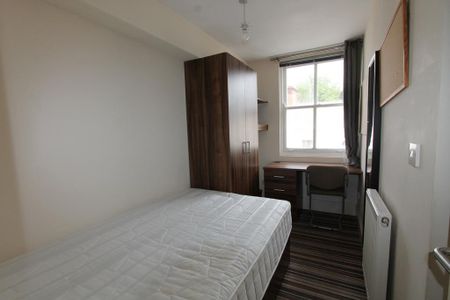 5 bedroom flat to rent - Photo 4
