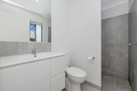 Just Like New - Photo 2