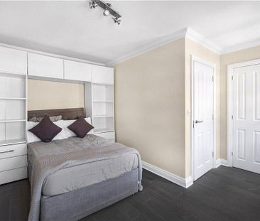 4 bedroom end of terrace house to rent - Photo 3