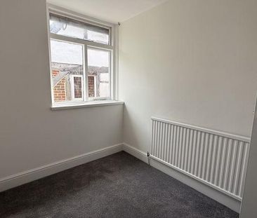 3 bedroom flat to rent - Photo 3