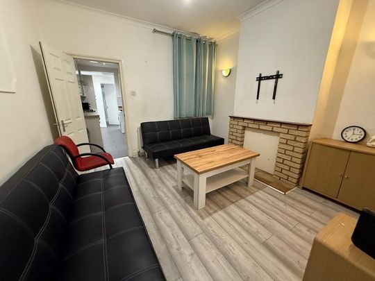 4 bedroom terraced house to rent - Photo 1