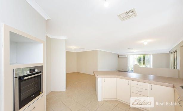 4 Bedroom, 2 Bathroom Family Home! - Photo 1