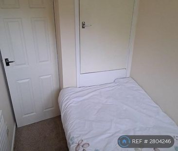 3 bedroom semi-detached house to rent - Photo 6