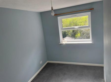 2 bedroom end of terrace house to rent - Photo 2