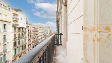 Room in a shared 7-bedroom apartment for rent in La Dreta de l'Eixample - Photo 2