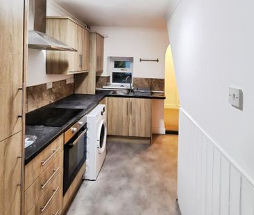 2 bedroom terraced house to rent - Photo 3