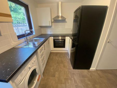 2 bedroom terraced house to rent - Photo 4