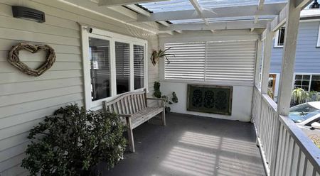 Spacious Family Living with Style and Comfort - Photo 2