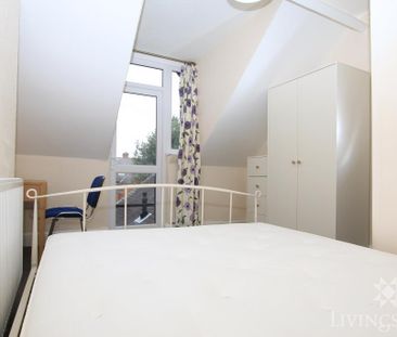 6 bedroom terraced house to rent - Photo 4