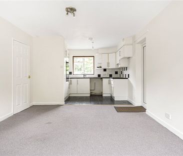 A five bedroom detached property situated within the town of Wendov... - Photo 1