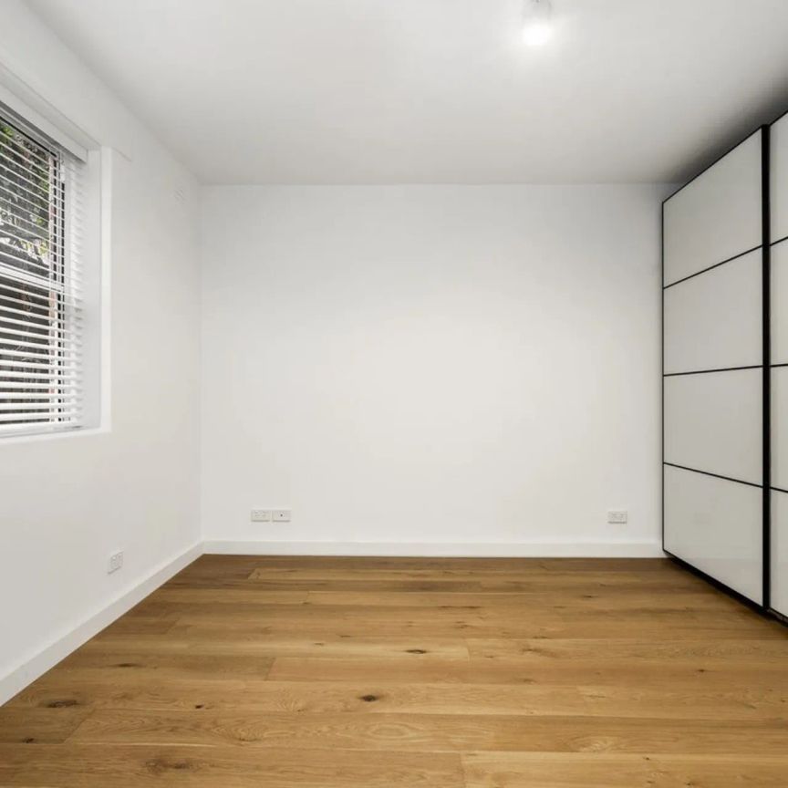 Stylish Ground-Floor Apartment in Prime Location! - Photo 1